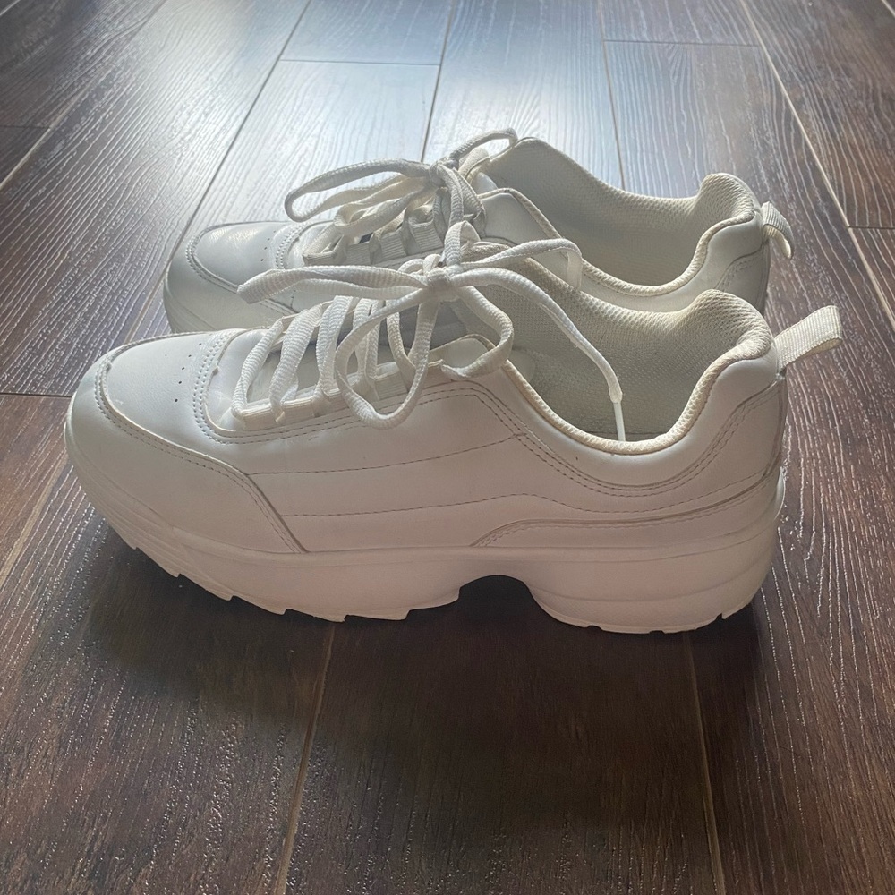 Ardene White Faux Leather Laced Sneakers Size 8 - Picture 2 of 12